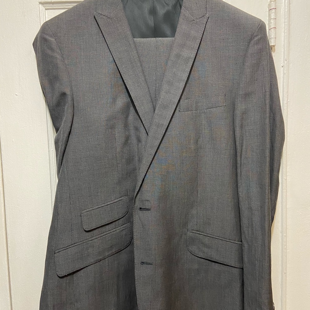 Classic Men's Gray Two-Button Suit Blazer